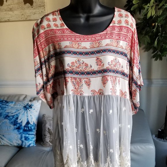 Soieblu Patterned Lace Top - Picture 3 of 16